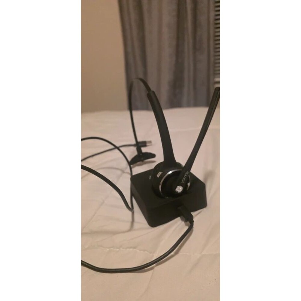 Lightweight Bluetooth Headset, Good Battery life, boom mic, charging dock